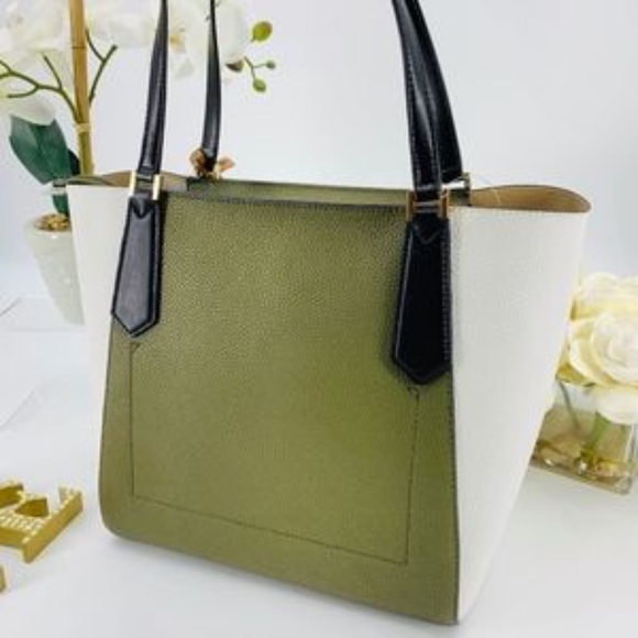 LAST DAY SALE Michael Kors Kimberly Leather Bag - Picture 5 of 7